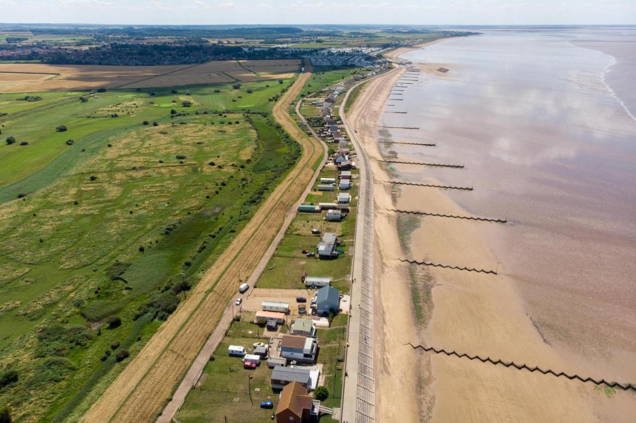8 Berth Caravan For Hire At Manor Park Near To A Great Beach Ref 23041C Hunstanton Bagian luar foto
