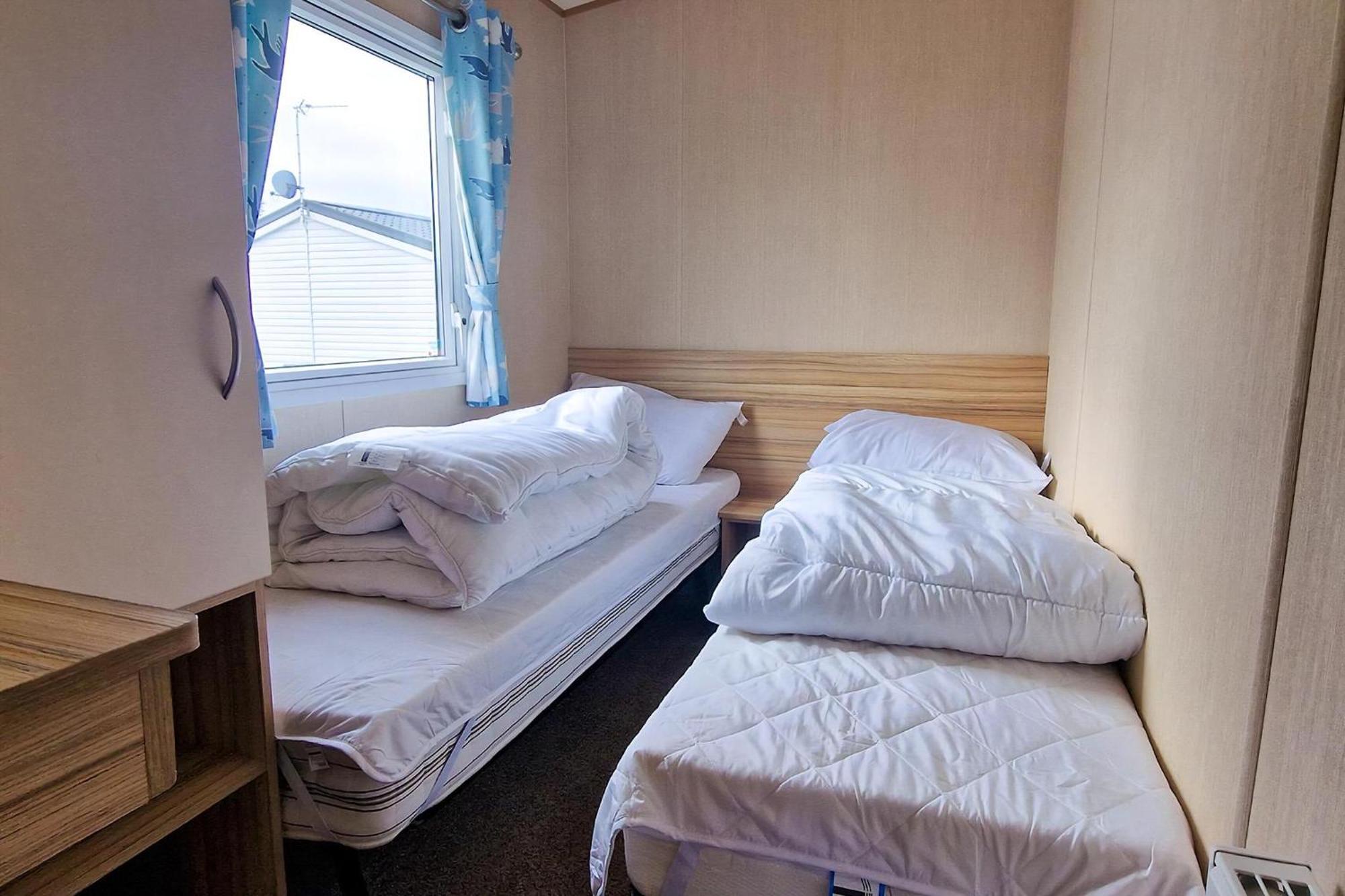 8 Berth Caravan For Hire At Manor Park Near To A Great Beach Ref 23041C Hunstanton Bagian luar foto