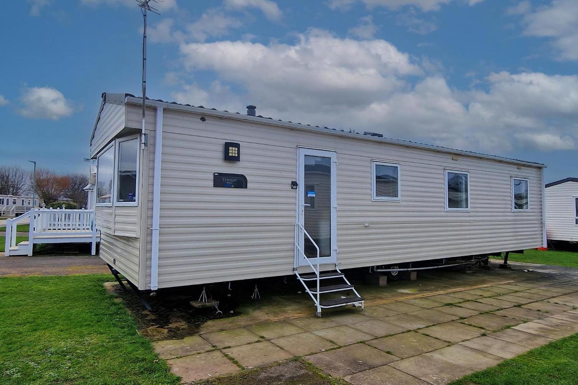 8 Berth Caravan For Hire At Manor Park Near To A Great Beach Ref 23041C Hunstanton Bagian luar foto