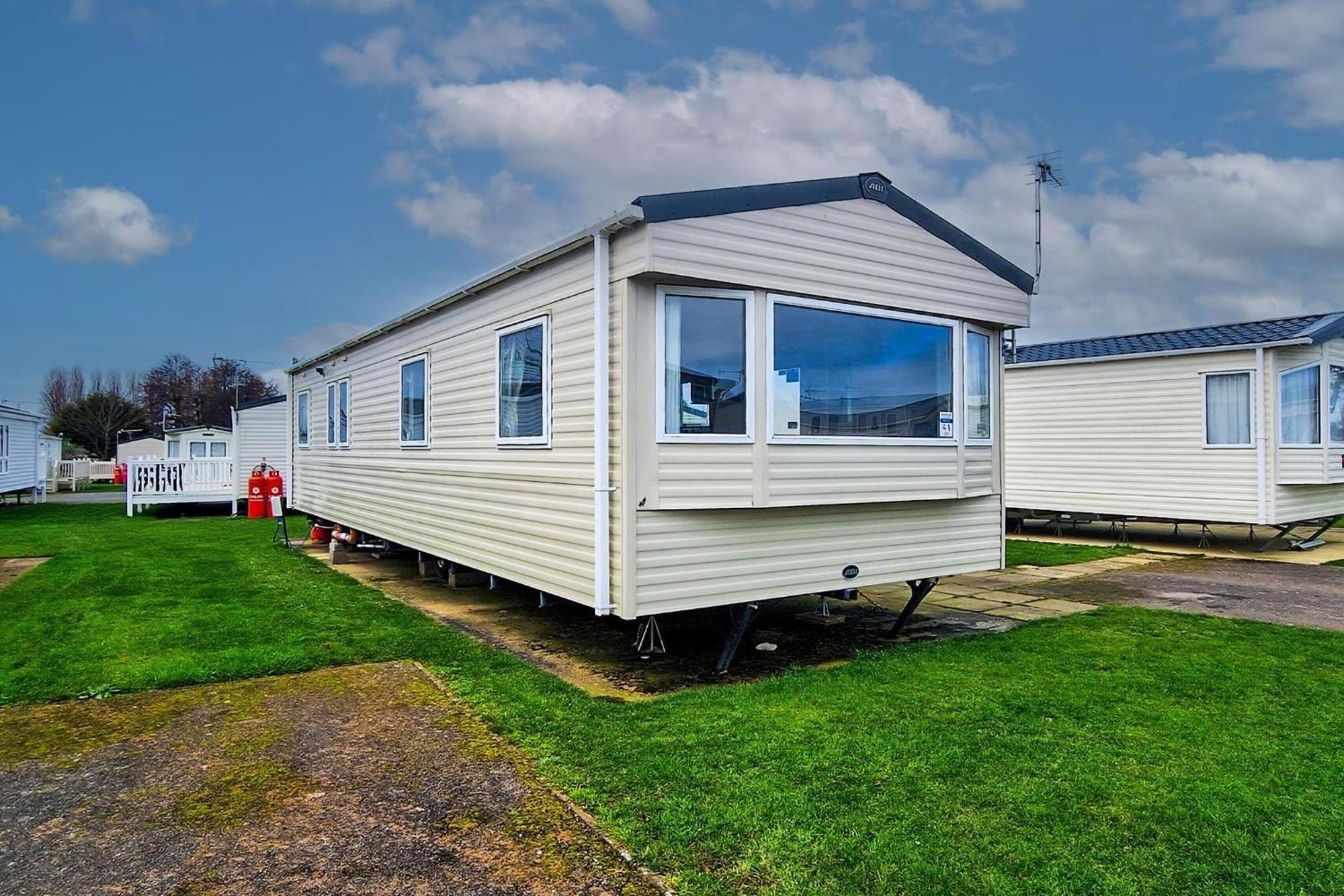 8 Berth Caravan For Hire At Manor Park Near To A Great Beach Ref 23041C Hunstanton Bagian luar foto