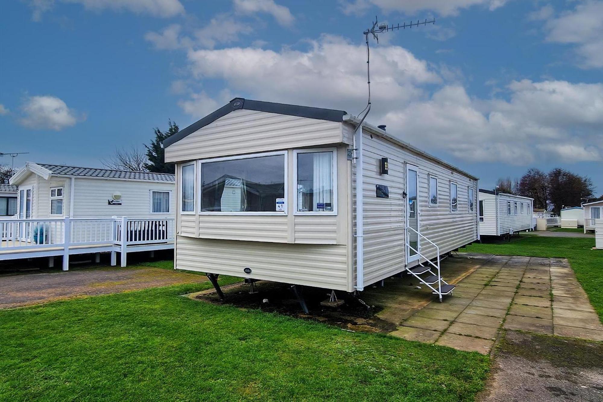 8 Berth Caravan For Hire At Manor Park Near To A Great Beach Ref 23041C Hunstanton Bagian luar foto